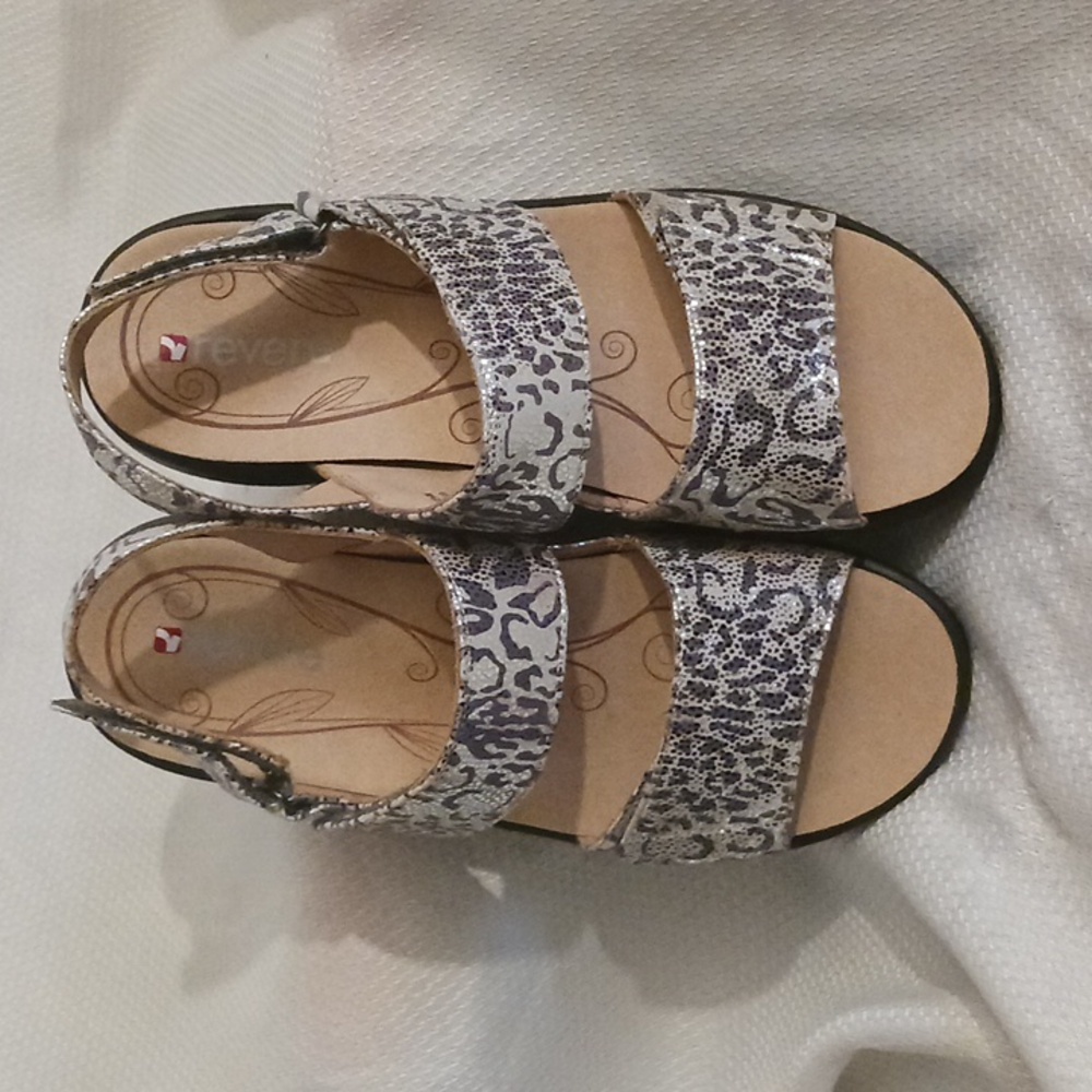 New!! Revere Como silver safari sandals - Picture 4 of 11
